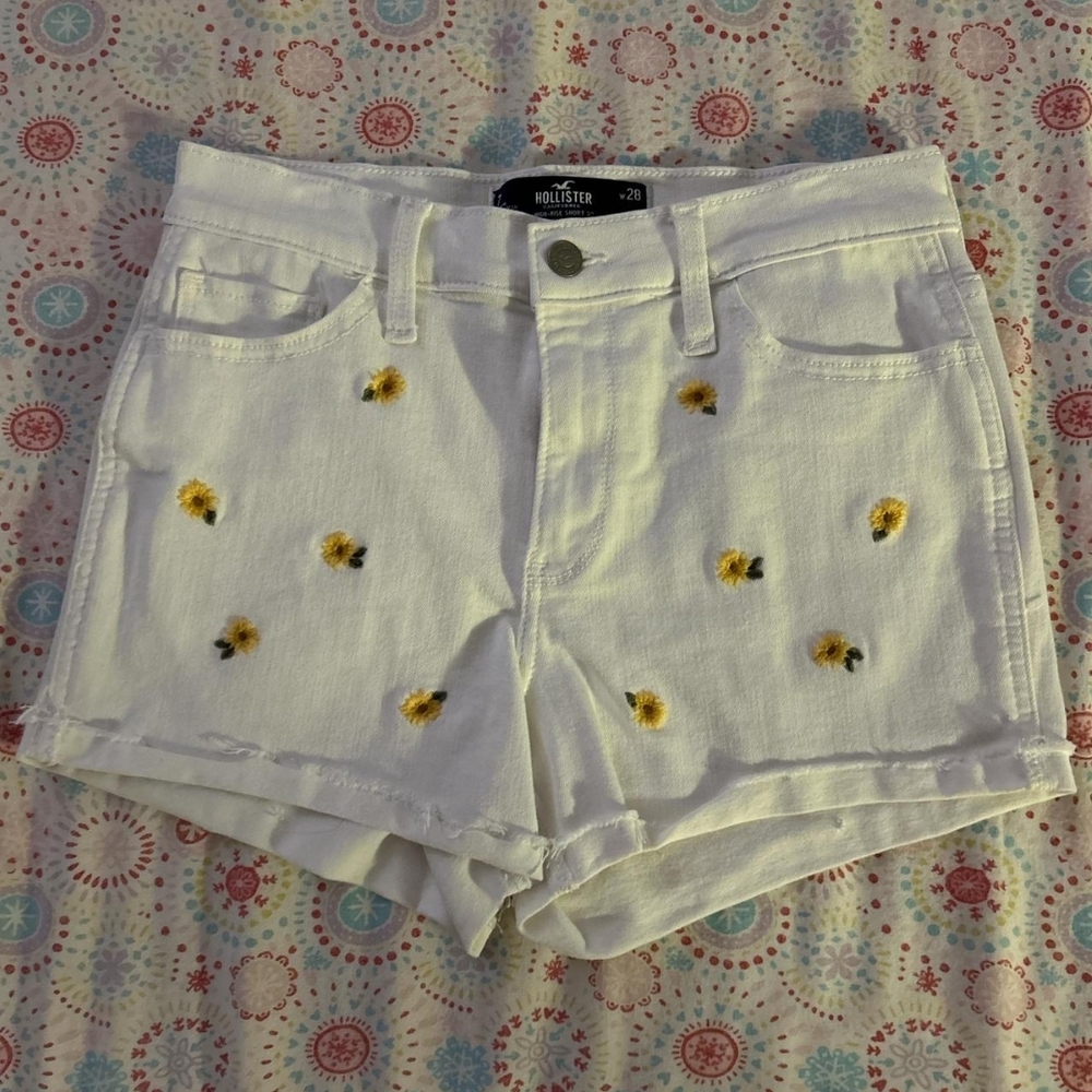 Hollister white and yellow sunflower embroidered high-rise shorts